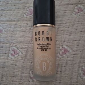 Bobbi Brown Weightless Skin Foundation - Beige